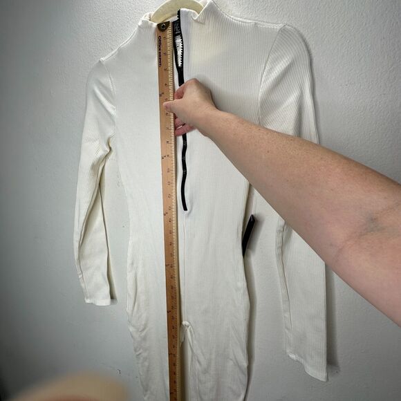 NWT Cream Mock-Neck Ribbed Long Sleeve Front Zip Bodysuit Jumpsuit Black Trim M - Picture 13 of 15